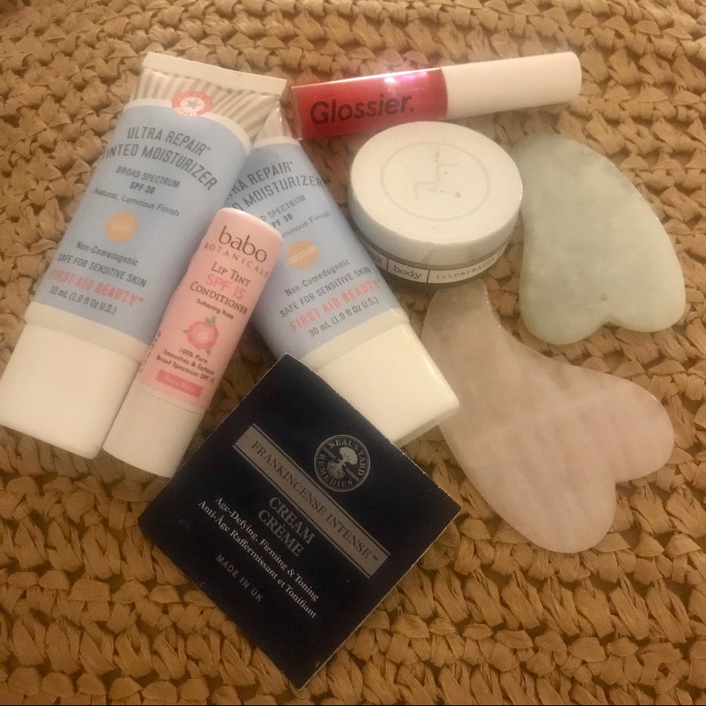 ✨Beauty Bundle✨FIRST AID BEAUTY FRANK BODY GUA SHA